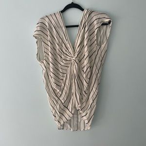 Stripped blouse w knot in the middle